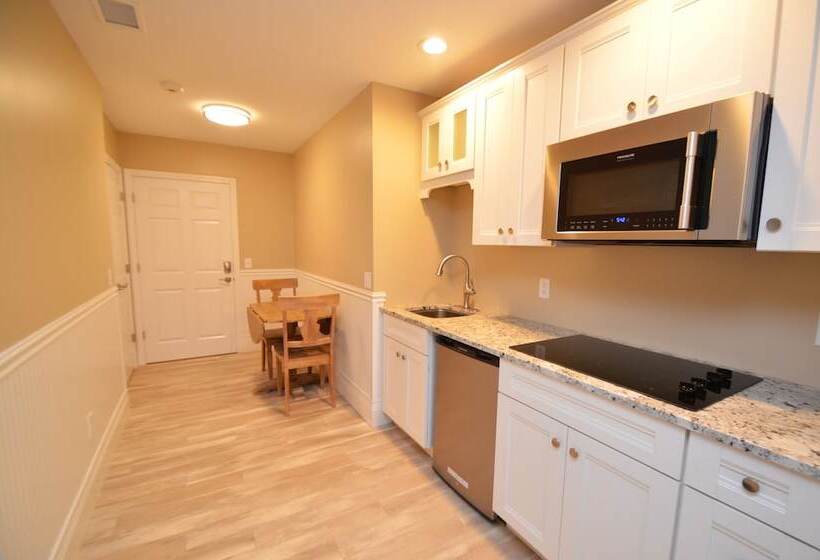 Waters Edge B&b Resort