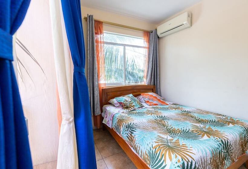 تختخواب و صبحانه Ariana´s Galapagos Hostal