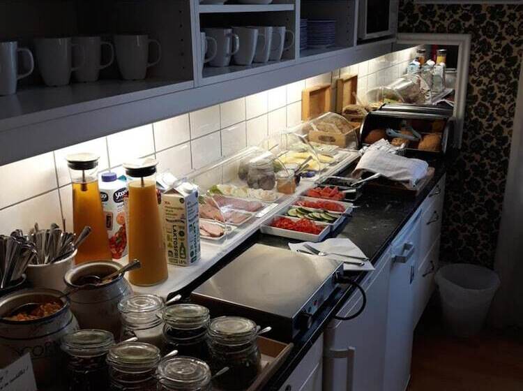 تختخواب و صبحانه Lilla Hotellet