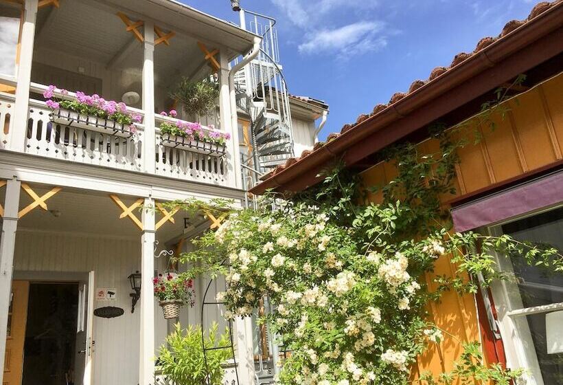تختخواب و صبحانه Lilla Hotellet