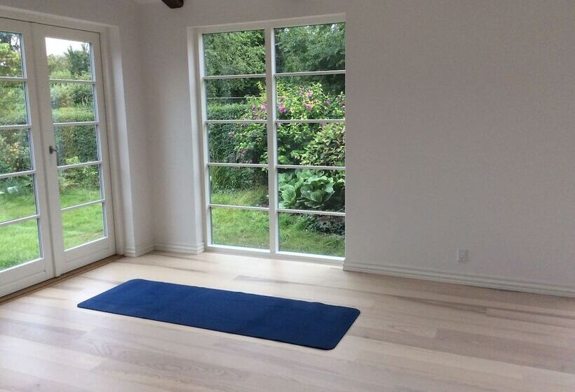 تختخواب و صبحانه Lotus Bb & Spa   Indre Ro Yoga
