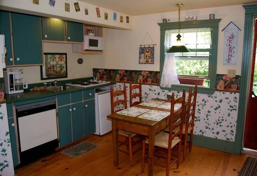 Bugaboo Cottages