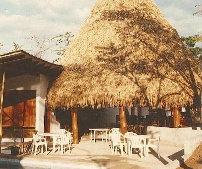 Cafe De Paris B&b
