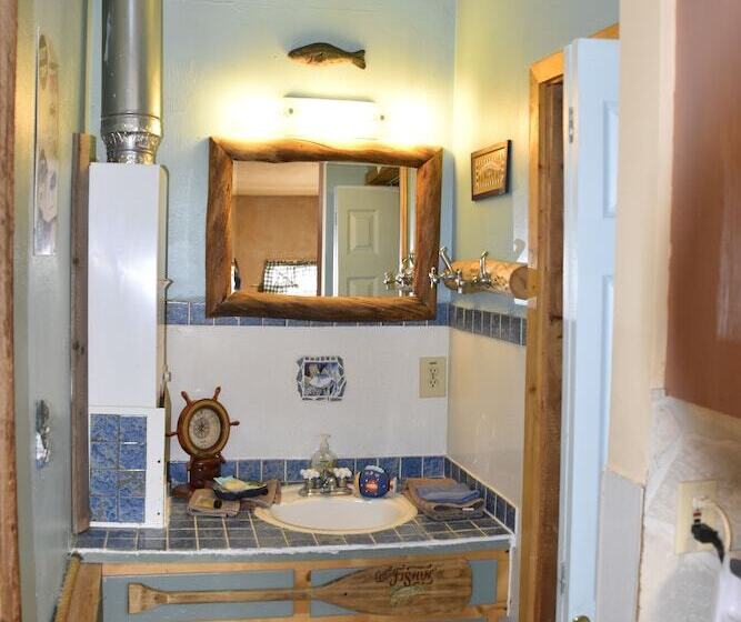 Chinook Cabins & Rv Park