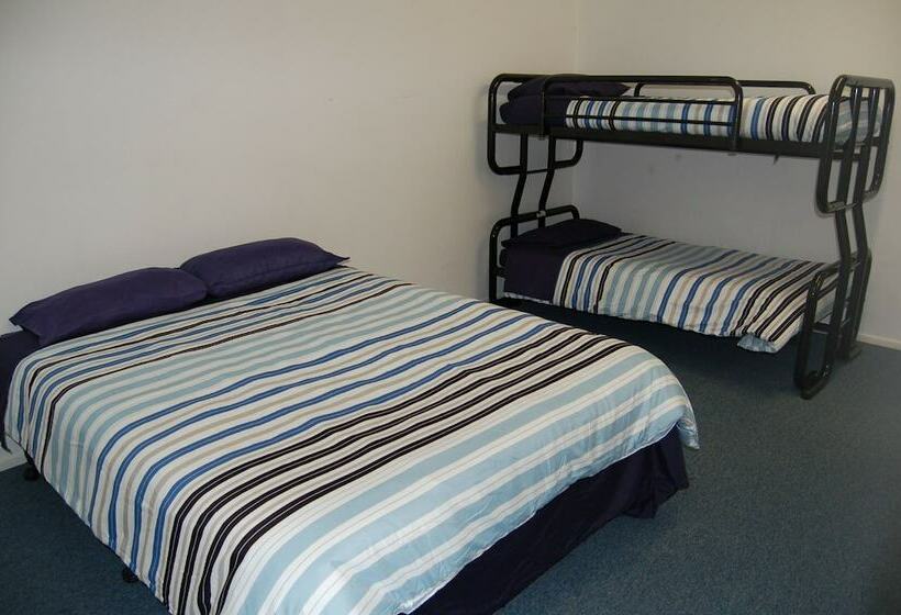 فندق صغير Egmont Eco Leisure Park & Backpackers