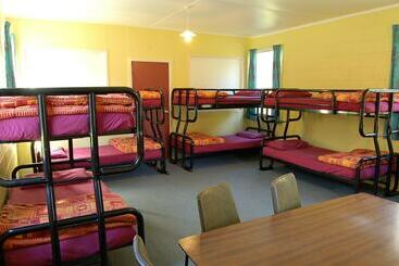 هاستل Egmont Eco Leisure Park & Backpackers