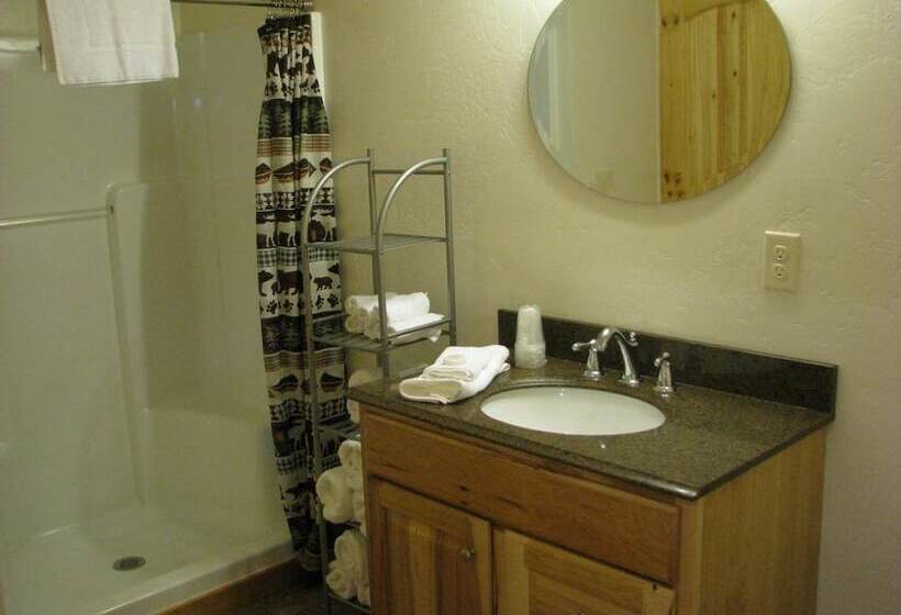 Evergreen Motel