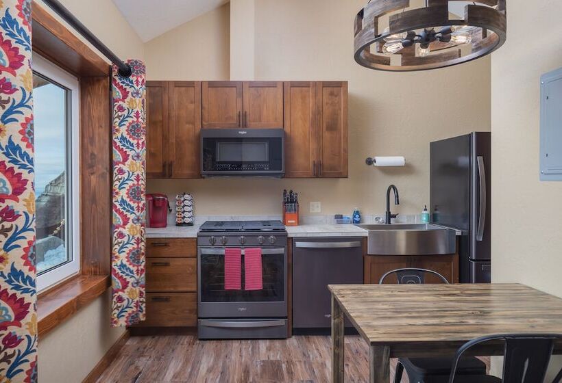 هتل Baycrest Lodge