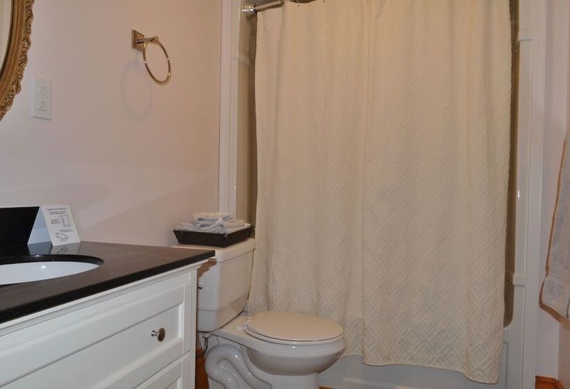 هتل Holman's Heritage Suites