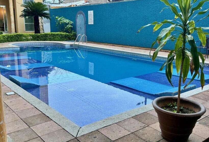 فندق Meson De La Rivera