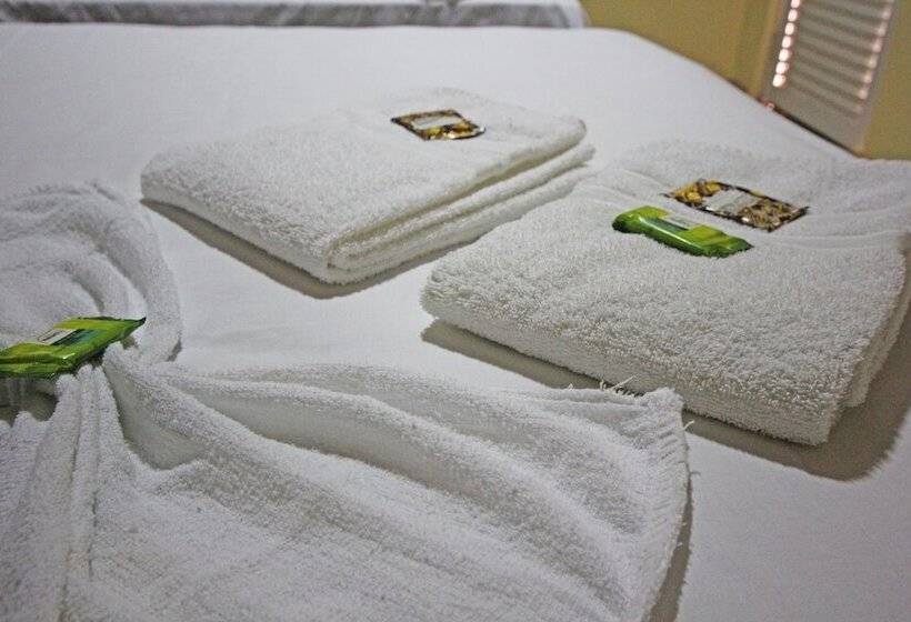 هتل Pousada Quinta Das Aroeiras