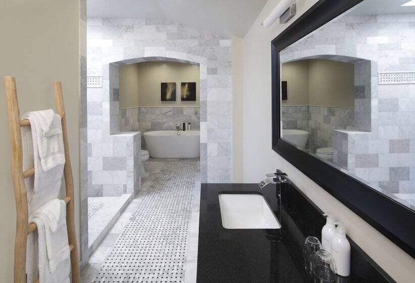 هتل Rockhouse Suites