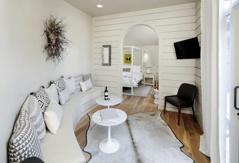هتل Rockhouse Suites