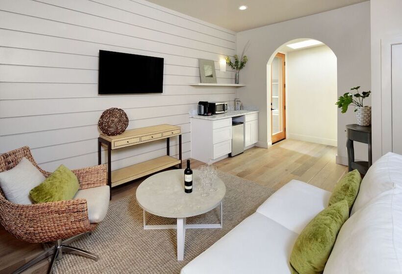هتل Rockhouse Suites