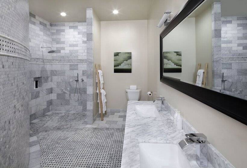 هتل Rockhouse Suites