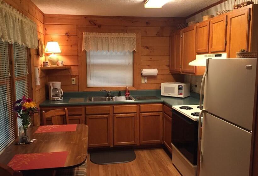 Misty Creek Log Cabins