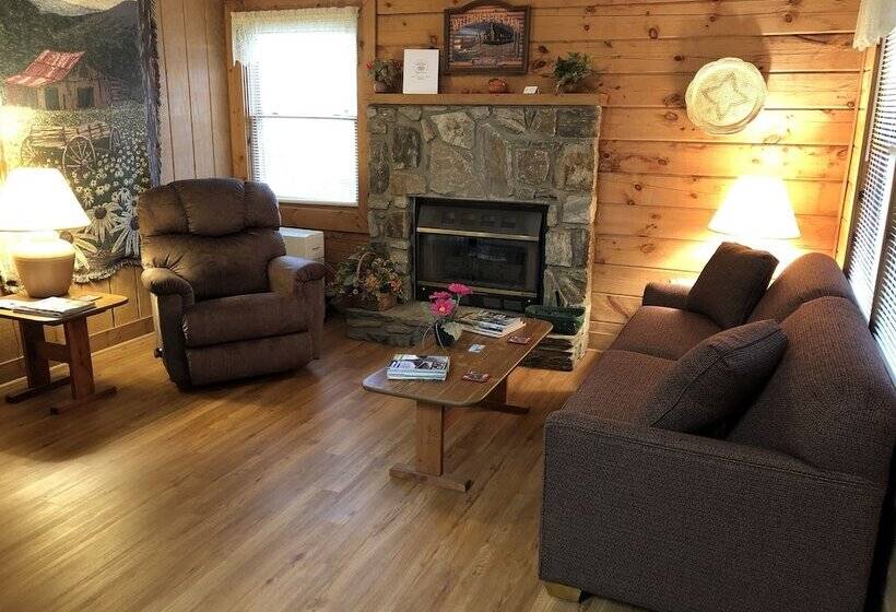 Misty Creek Log Cabins