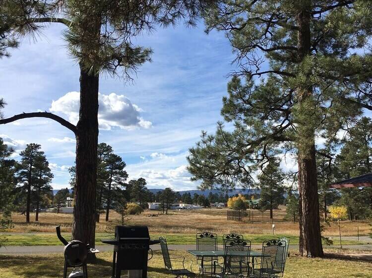 모텔 Mountain Landing Suites & Rv Park