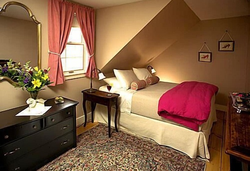 تختخواب و صبحانه Beaver Pond Farm Inn