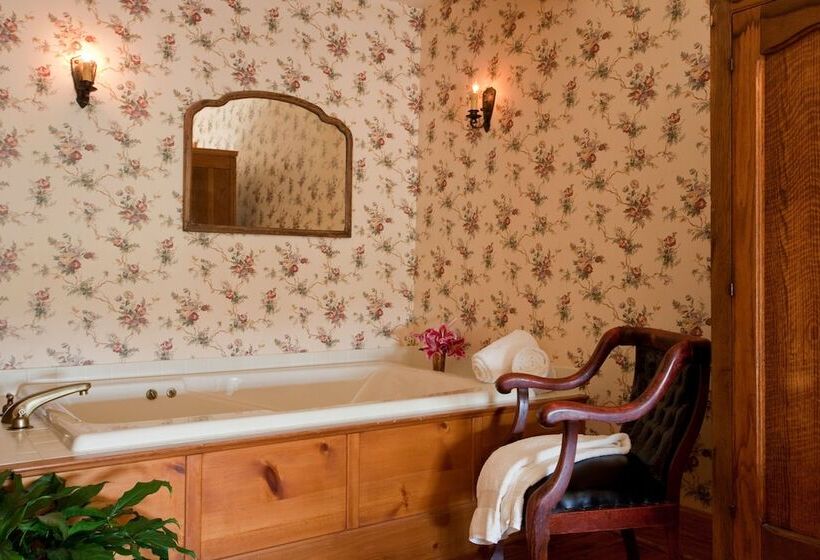 تختخواب و صبحانه Chanticleer Guest House