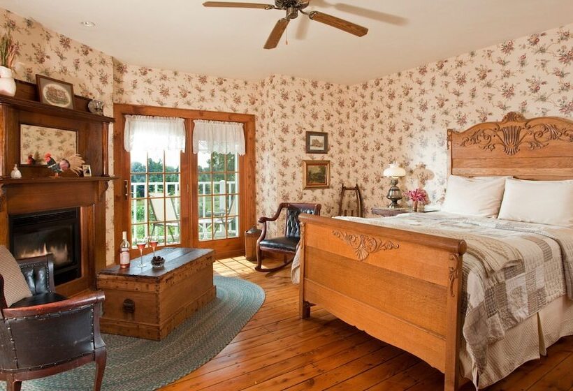 تختخواب و صبحانه Chanticleer Guest House