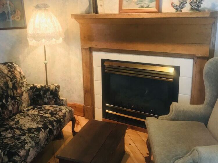 تختخواب و صبحانه Chanticleer Guest House