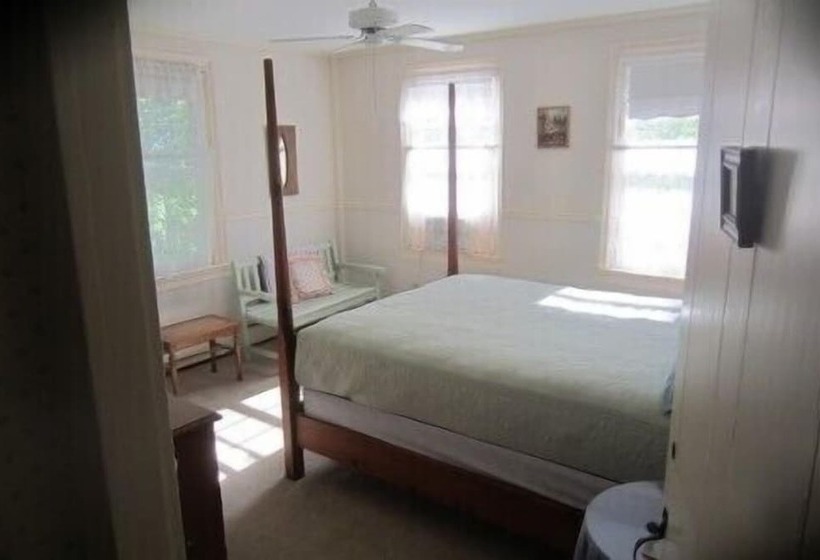 مبيت وإفطار Inn At Neshobe River