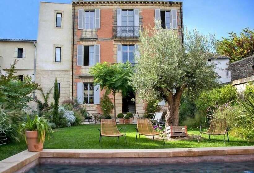 تختخواب و صبحانه La Maison Rouge D Uzes