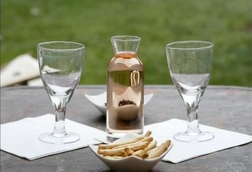 تختخواب و صبحانه La Maison Rouge D Uzes