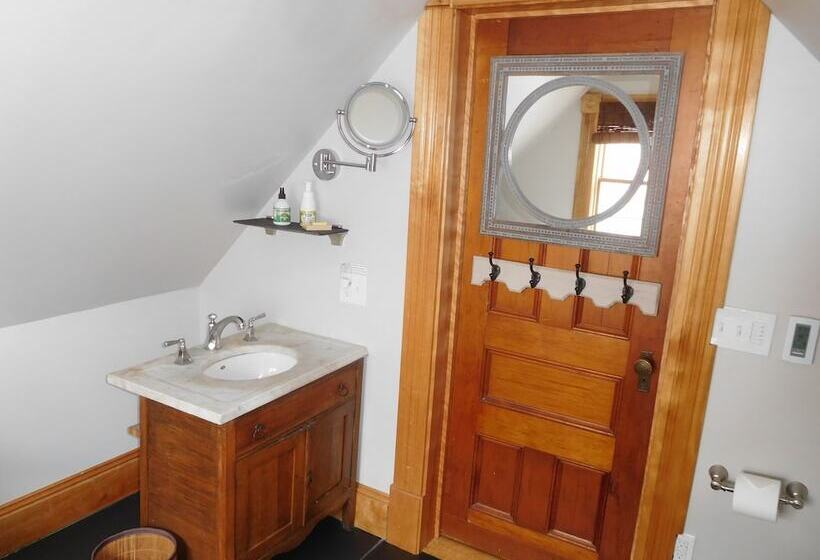 مبيت وإفطار Mt. Philo Inn