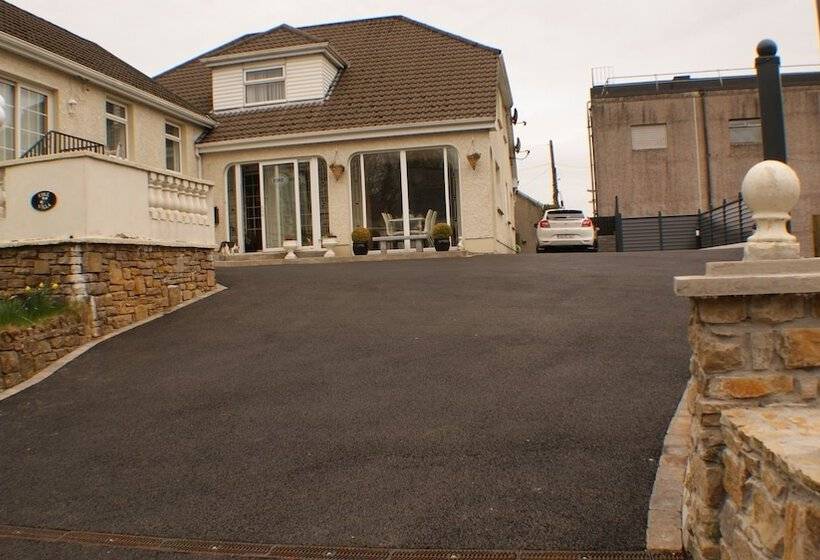 Eske Villa Bed & Breakfast