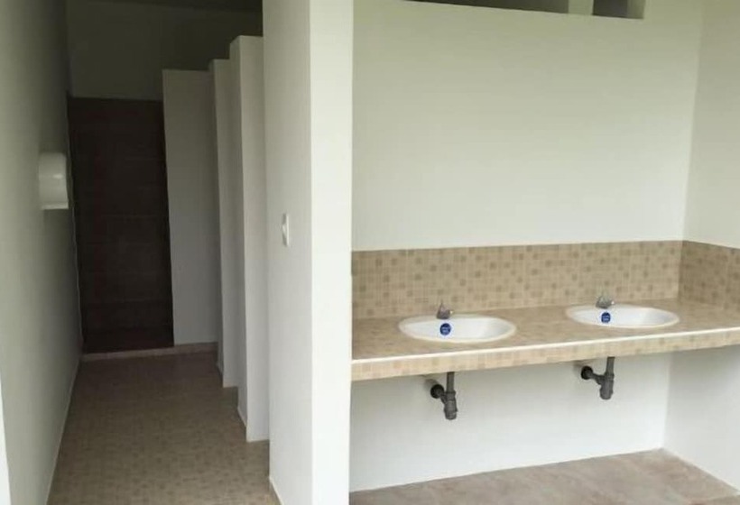 مسافرخانه La Felicidad