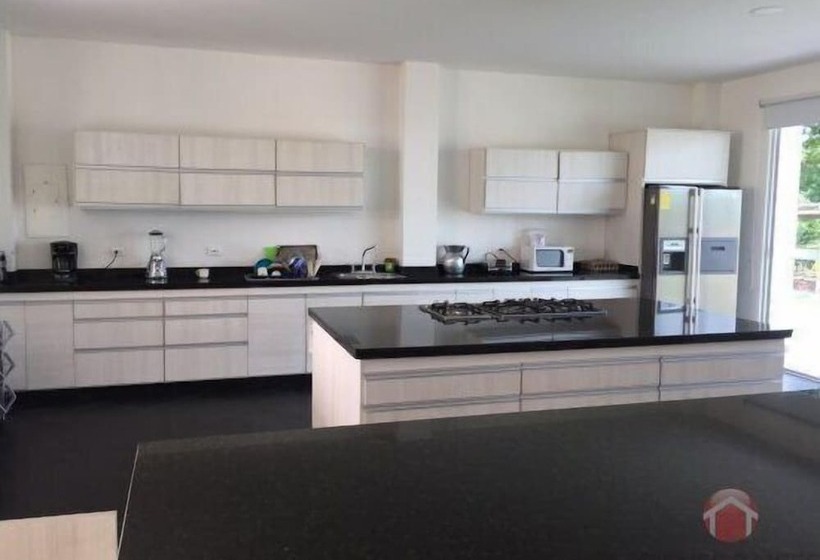 مسافرخانه La Felicidad