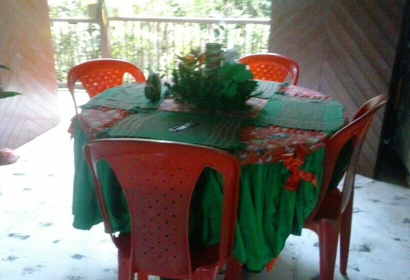 مسافرخانه Posada Los Delfines