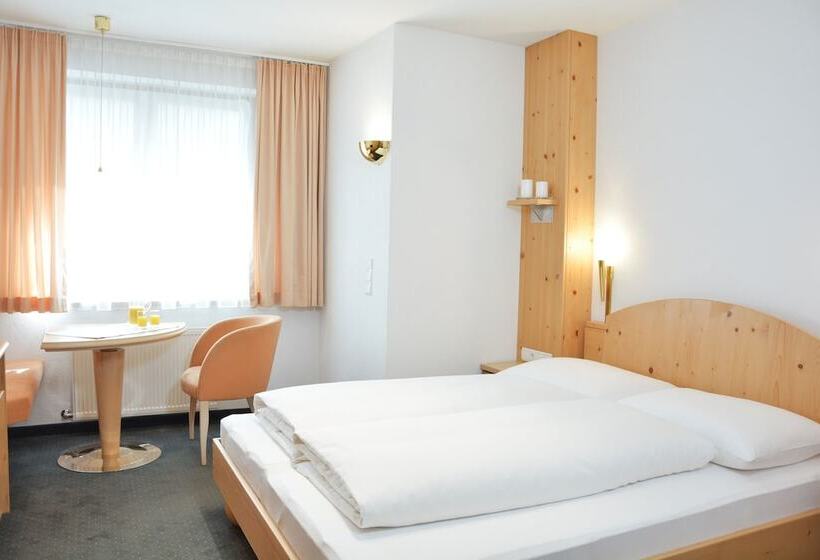 هتل Appartements Aurikel Corso