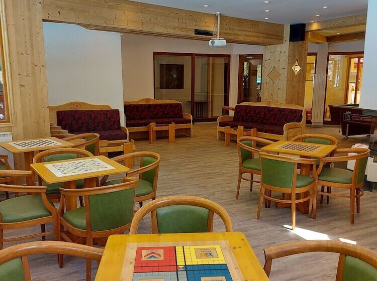 هتل Hôtel Les Chalets