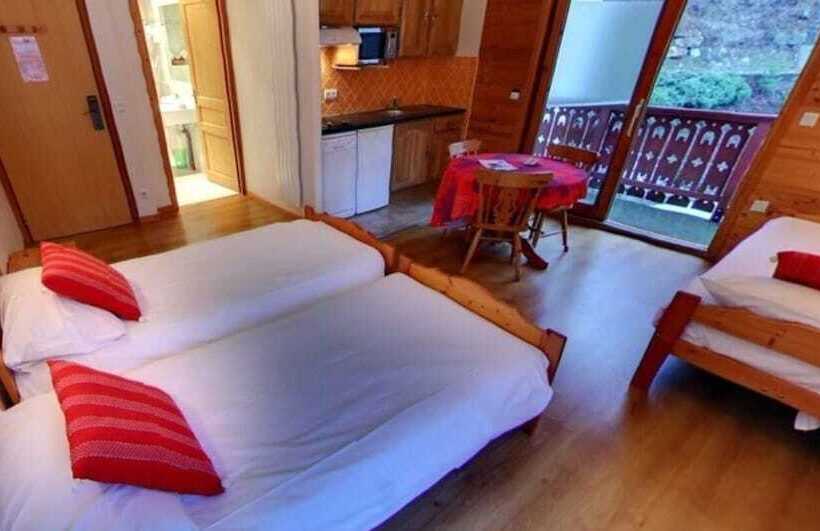 هتل Hôtel Les Chalets