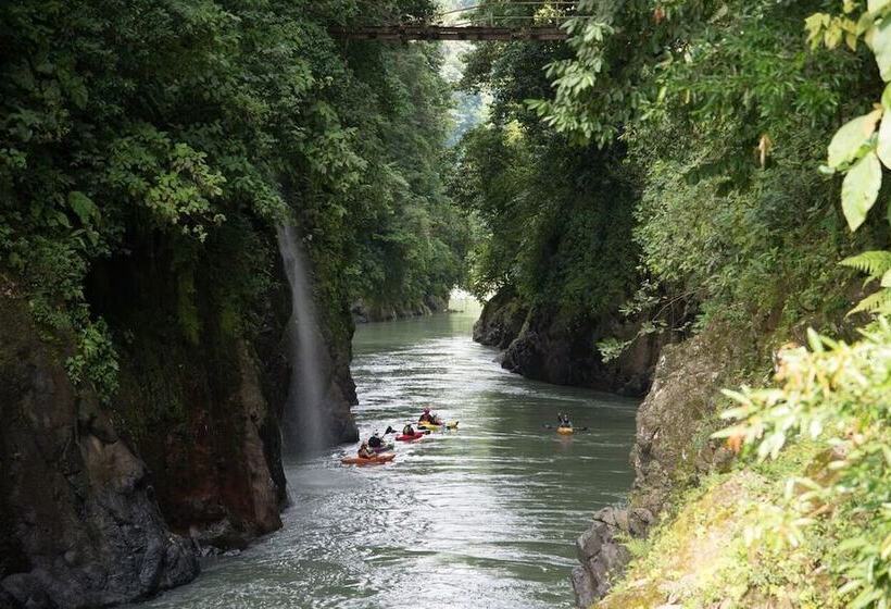هتل Pacuare River Lodge