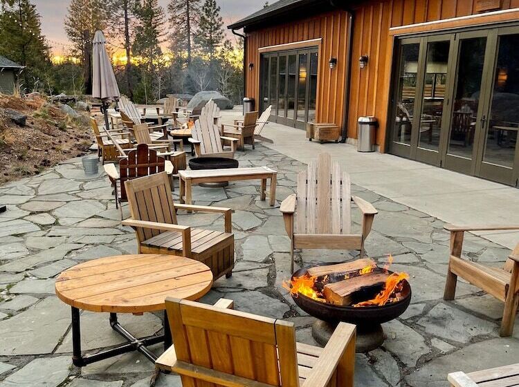 호텔 Rush Creek Lodge At Yosemite