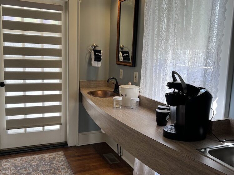 هتل The Buxton Inn