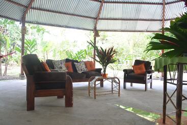 هتل Tortuguero Jungle
