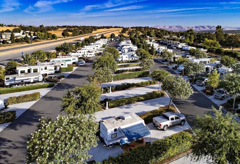 فندق Vines Rv Resort