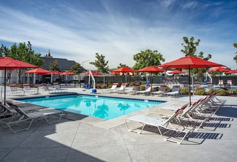 فندق Vines Rv Resort