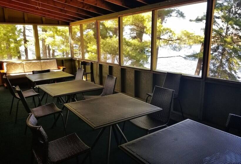 مُتل Pinedale Inn