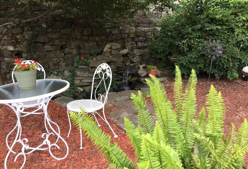 پانسیون Elmwood House