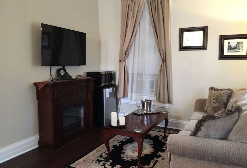 پانسیون Elmwood House