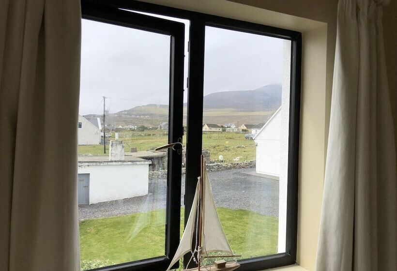 مبيت وإفطار Teach Cruachán Large Group Holiday Home