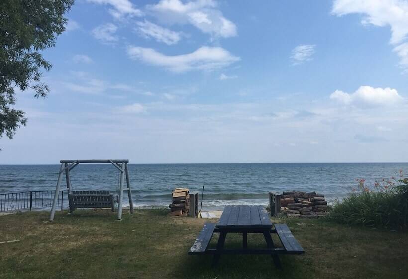 Waters Edge Motel