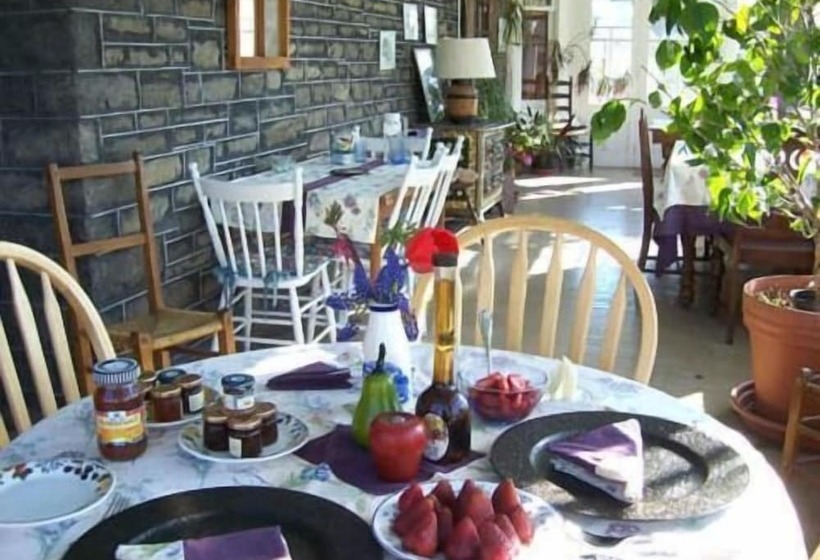 مبيت وإفطار The Colonel's Inn