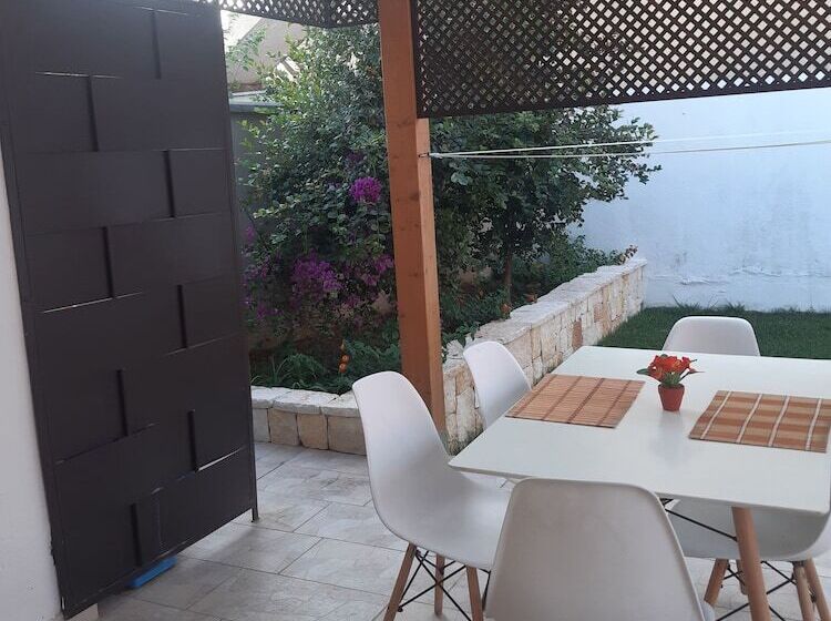 مسافرخانه B&b Sara